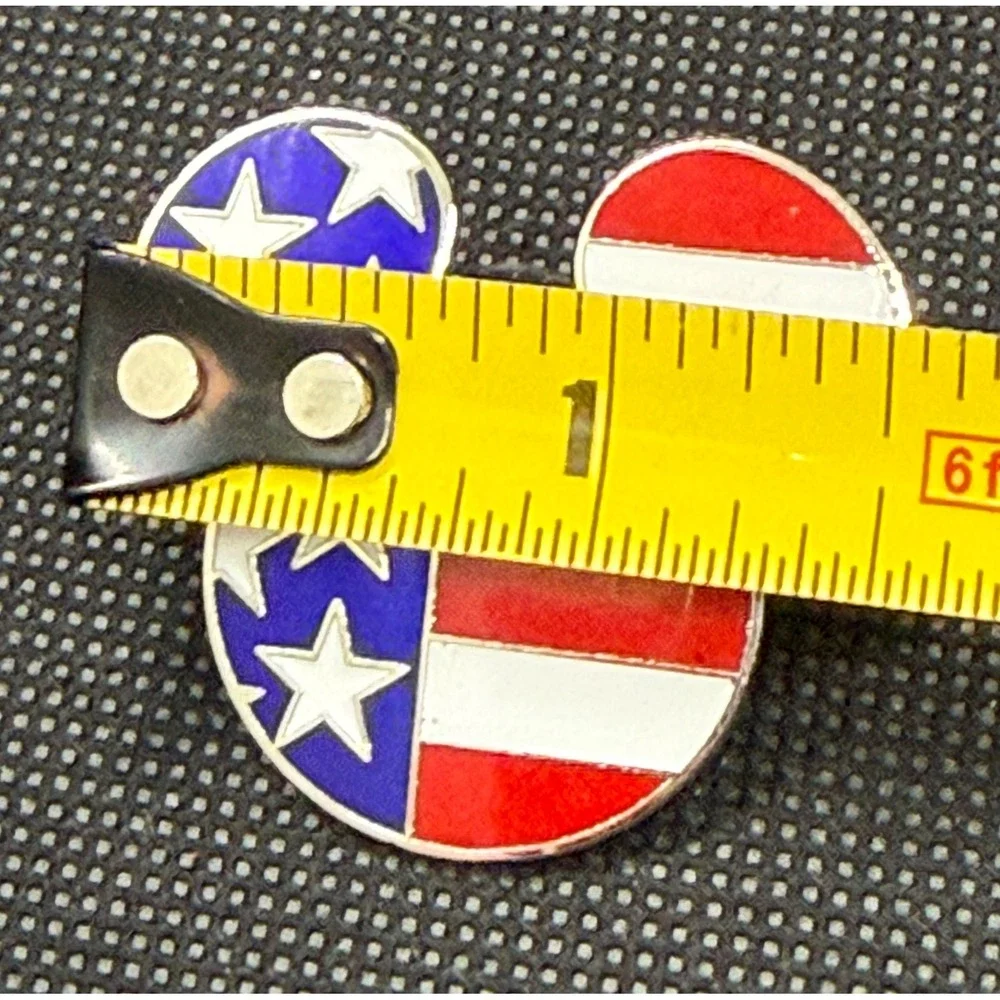 Disney Pin Trading 2002 Mickey Mouse American Flag Stars Stripes Patriotic Pin